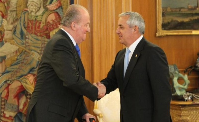 Su Majestad el Rey recibe el saludo del Presidente de la República de Guatemala, Otto Fernando Pérez Molina